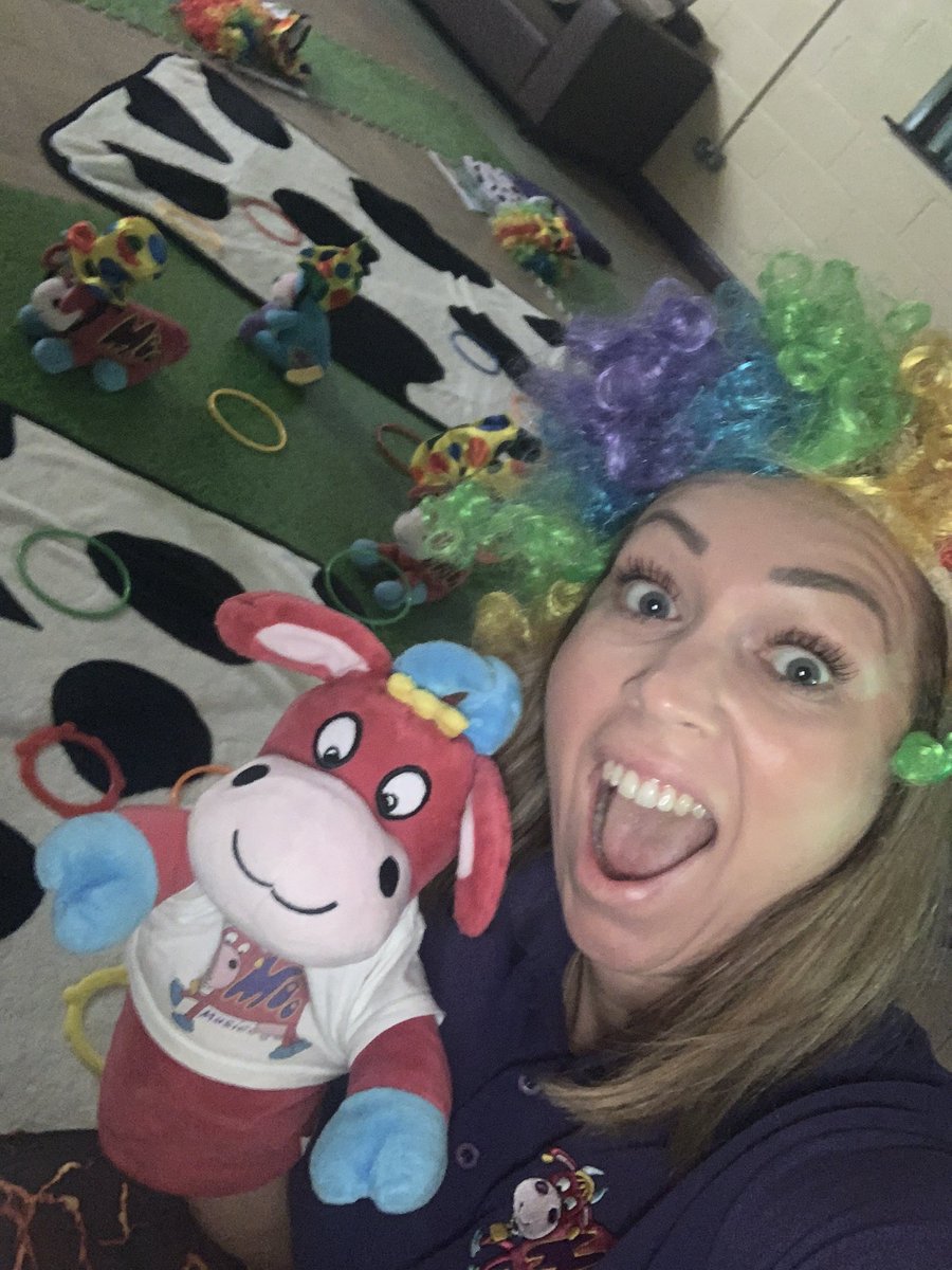 MooDronfield's tweet photo. Off to the Circus we go this week with Farmer Beck! �� 🤡🐧 

#moosicalfun #moomusicchesterfield #singdanceplay #imagination #dressingup https://t.co/HzbukXU6fg