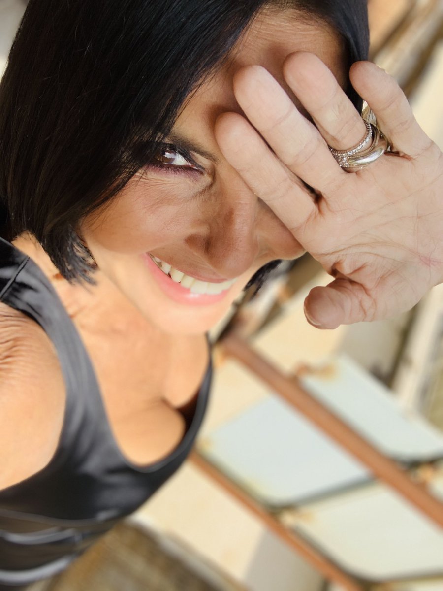 NinaSoldano's tweet photo. Trovo la mia felicità dove splende il ☀️ #upas25 #happybday @UPAS_Rai https://t.co/KKEaciIB5N
