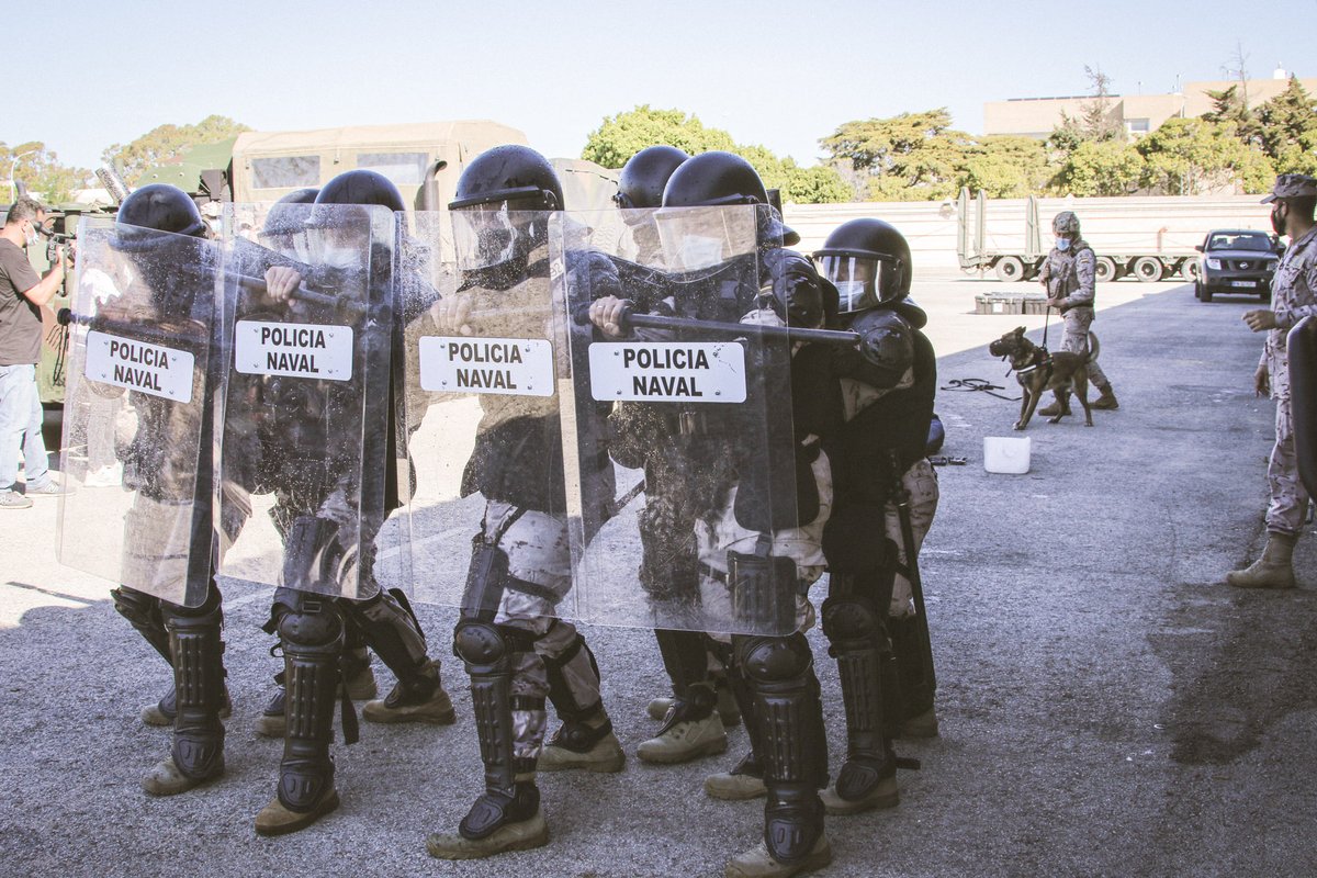 Armada_esp's tweet photo. La Fuerza de Protección de la #Armada #FUPRO se encuentra realizando ejercicios con sus unidades caninas (cinológicas) en la provincia de #Cádiz, para incrementar su #Adiestramiento y unificar tácticas y procedimientos.

#DefendemosEspañaEnYDesdeLaMar
#SomosLaArmada🇪🇸⚓️ https://t.co/2RJa4ur1t0