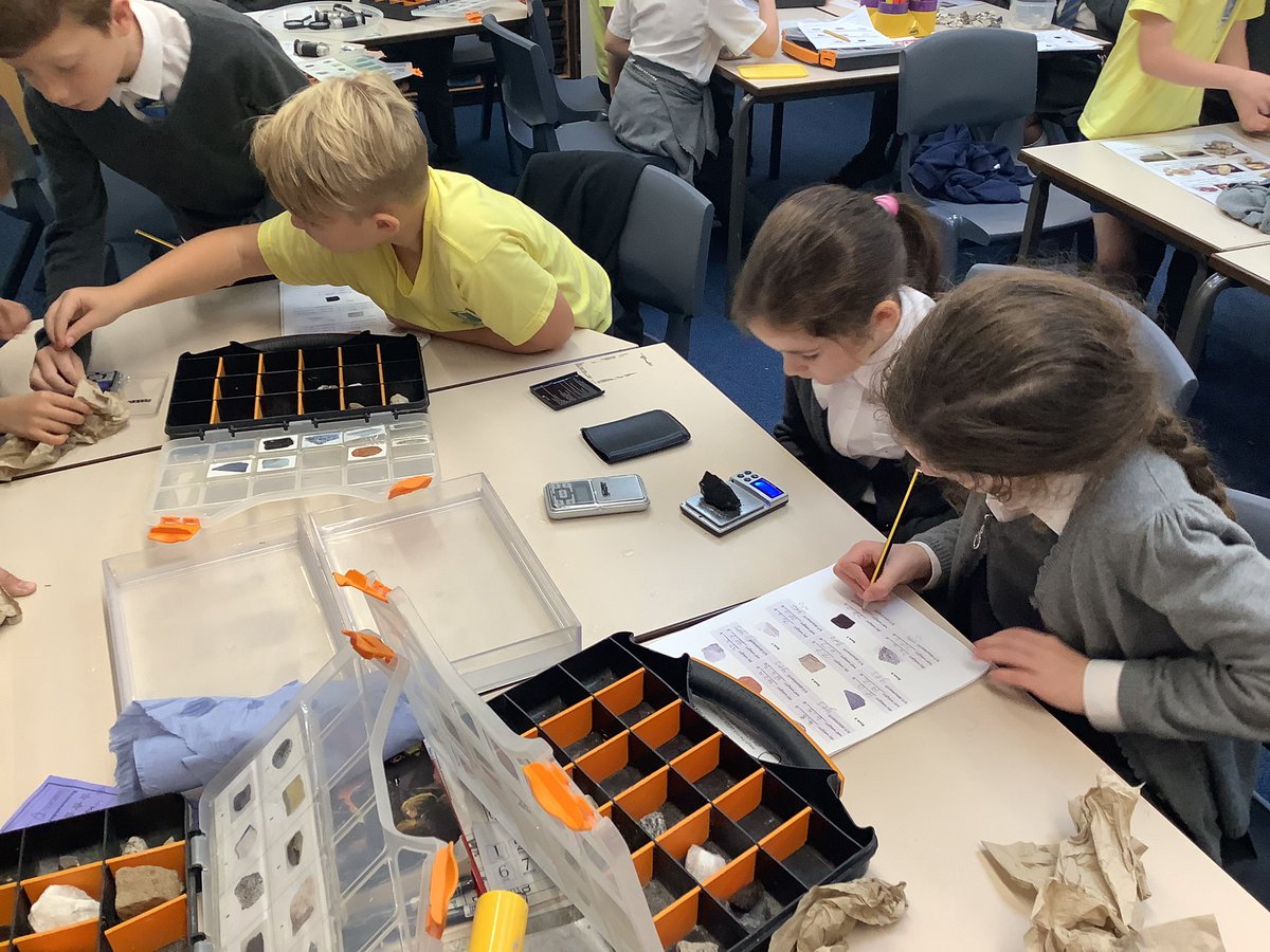 StBridgetsCofE's tweet photo. Class 6 in Y3 had an amazing morning investigating the different properties of Rocks with #hiimpact π¬π₯Όπͺ¨π https://t.co/VhH33sXQ5N