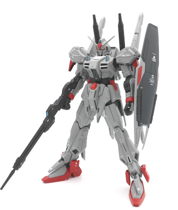 原稿作業の合間作ってたΞガンダムとガンダムMK3です
Ξは肩のミノフスキークラフトユニットと胸のカナードを尖らせてみました
MK3はGFFのグレーカラーが好きなので雰囲気を近づけたいなあと
こうなるとフルアーマーパーツ欲しいですねえ 