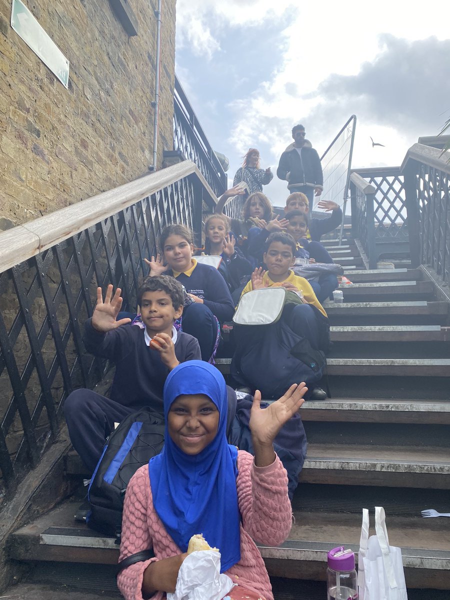 TorrianoJuniorS's tweet photo. Budding artists from @TorrianoJuniorS and @BrecknockSchool at the @CamdenMarket site visit seeking inspiration for a brand new horse sculpture that will be installed in the market,designed by the winning school. What a wonderful way to honour the history of Camden market stables! https://t.co/3UPTYCGp95