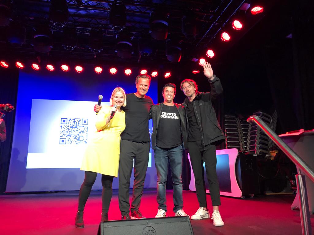 700 Gäste, ein KryptoRockstarsCruise auf dem Rhein und ich als Moderator 🎤 Eine tolle Erfahrung und jede Menge neue Ideen zu #Bitcoin #Ethereum #blockchain #NTFs #cryptocurrency. Vielen Dank an die <a href="/KryptoNautenTWT/">Krypto•Nauten.DAO</a> für Eurer Vertrauen 🙏😁🙏