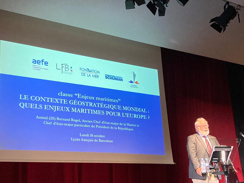 Hier soir, pour la présentation des "Classes Enjeux maritimes", Conférence de l'Amiral Rogel au lycée Français de #Barcelone "Quels enjeux maritimes pour l'Europe ?"
<a href="/FondationMer/">Fondation de la Mer</a> <a href="/education_gouv/">Ministère Éducation nationale</a> <a href="/SchumanBxl/">FondationSchumanBxl</a> <a href="/MarineNationale/">Marine nationale</a> <a href="/ClusterMaritime/">Cluster Maritime Français</a> 
<a href="/fmoncany/">Frédéric Moncany de Saint-Aignan</a> <a href="/SBezieux/">Sabine Roux de Bezieux</a> <a href="/RolandCoutas/">Roland Coutas</a>