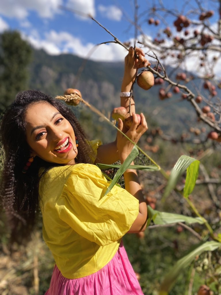 deepikasingh150's tweet photo. 🍎🗻 Apple & apple ( iPhone) photography 🤪
.
.
.
#piccredit @amita6974 #dress @myfriday.in #manali #apples #himachal #hillstation #outsideview @hotelblackmagic.manali #deepikasingh https://t.co/nLI8TMqZ8m