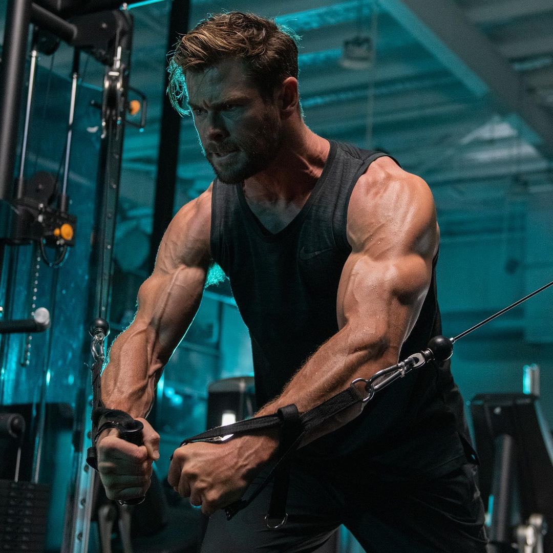 viewieapp's tweet photo. glad to see that Chris Hemsworth, like everyone in Melbourne right now, is trying to shred before the pub this weekend. #Extraction2 https://t.co/rQH6n0z6h4