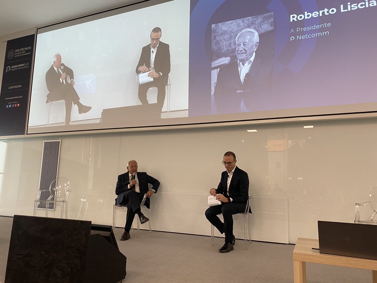 Osserv_Digital's tweet photo. Interviene @Robliscia Presidente @ConsNetcomm che illustra alcuni dei trend emersi con l’emergenza; cresciuto moltissimo acquisto di prossimità; è cambiato il modo di comprare; attenzione a sostenibilità #oec21 #ossecommerceb2c https://t.co/TZIf9f9rT4