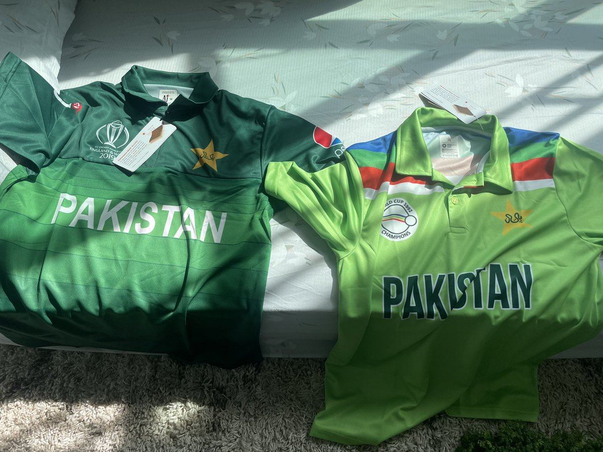 umairn's tweet photo. It finally arrives from the #pcbshop along with a free gift for the delay! Love them! Thsnks @TheRealPCB https://t.co/QCE6iACk7a