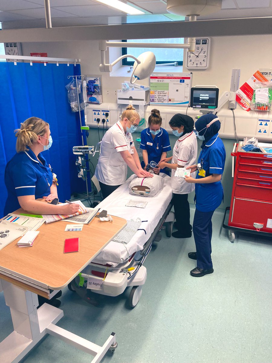 lukehulton's tweet photo. congrats to our fab #Students @nursingSUni & #newlyqualifieds at #fghED on yesterdays #simnario ,identified #deterioratingpatient just in time #hyperglycemia #sepsis #cardiacarrest #learninginpractice @NCA_SIMandCS @PEFPennineAcute @WeNurses @NCA_Resus @BuryCO_NHS @SkillsTeamUoS https://t.co/JNTc4VCOqa