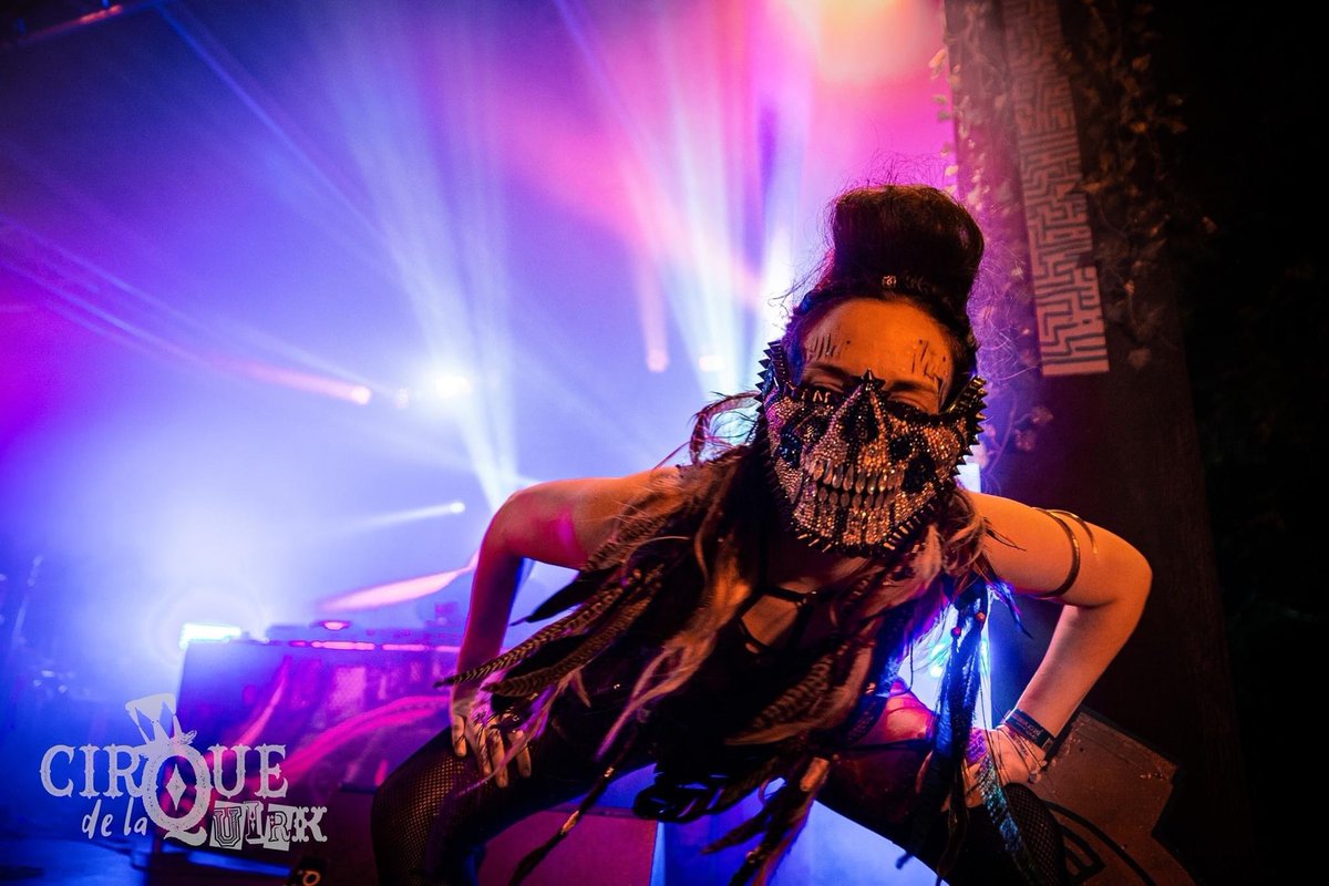 WheresYrHeadAt's tweet photo. #wheresYourHeadAt
@CirqueDeLaQuirk at @IsleOfWightFest 

Mistress Quirker @Molly_McQueen owning that half face skull mask 💀🎩🖤
#WheresYourQuirkAt
#CirqueDeLaQuirk #IOWFestival #IOWFestival2021 #MistressQuirker #SkullMask #HalfFaceSkullMask https://t.co/Jv8TVXoRaN