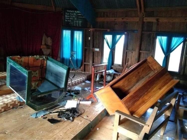 TheChindwin's tweet photo. Myanmar military junta has destroyed a Christian Church and other residential properties in Thlanrawn village on 16 Oct in Falam Township, Chin State. 

They  also burned down other 13 houses and destroyed the Church after they failed to burn it down due to the rain. https://t.co/MQzJaIHjRC