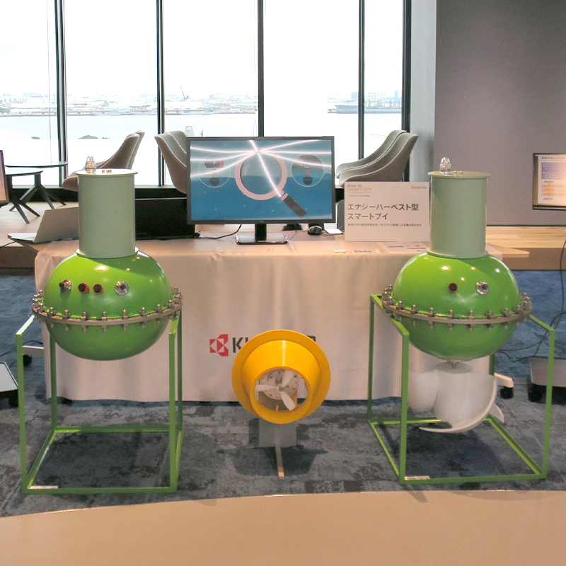 KYOCERA_JP's tweet photo. 【＜#CEATEC 開催中＞京セラブースほかほかHOT情報^^】

本日から開催のCEATEC 2021 ONLINE !!

カーボンニュートラル部門 準グランプリを受賞した、#長崎大学 との共同開発「エナジーハーベスト型 #スマートブイ」を要チェックですよ～(^ω^)/

#スマートシティ #ceatecaward #CEATEC_2021_Live