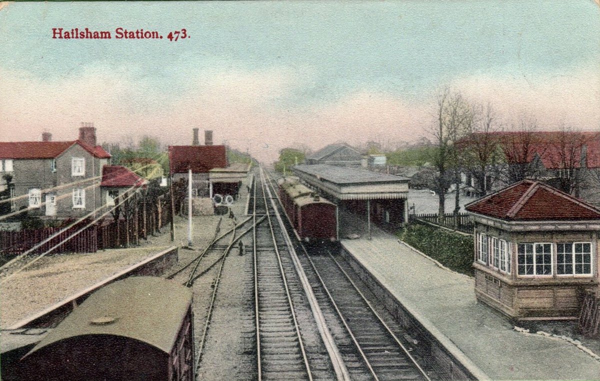 Hania_Franek's tweet photo. #Hailsham Railway Station 1849 - 1968 on the #CuckooLine. The Terminus pub nearby acknowledged its role until 1880. A housing estate was built on the site after the station was demolished. #RailwayHistory https://t.co/8gYudCT9Xp