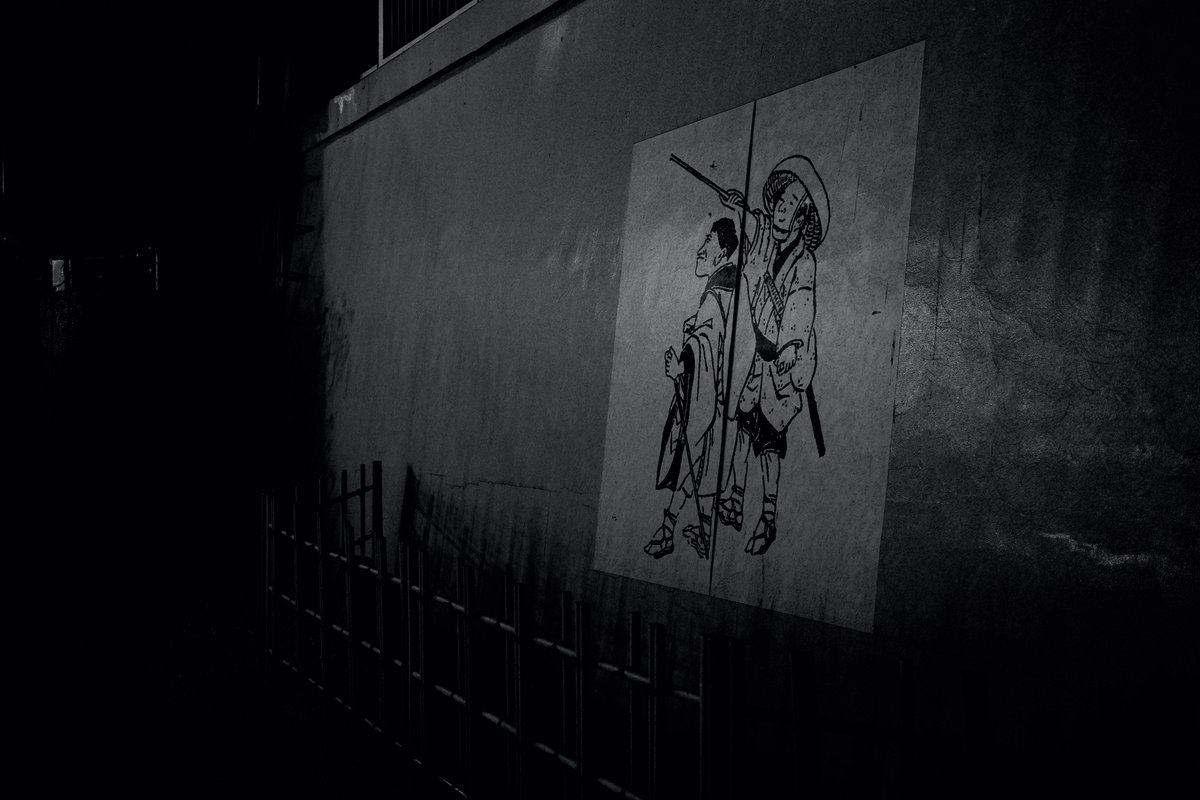 ytbo's tweet image. GR3x、夜で暗くても手持ちjpegで良く撮れます。本体に耳をピッとつけて中の音を聞くと、手振れ補正がムニョムニョ頑張ってくれているのが分かります。

#gr3r
#gr3