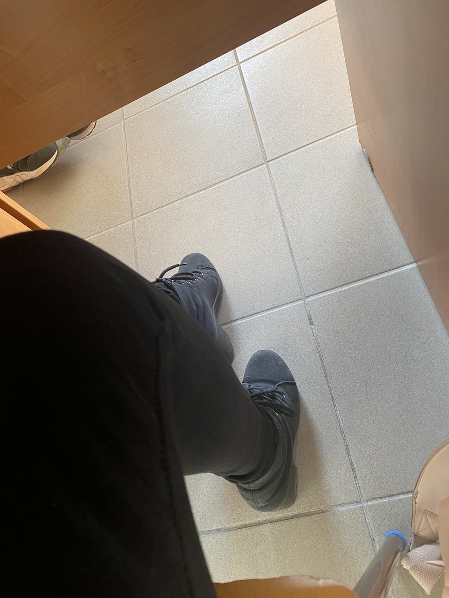 KtorejTa's tweet photo. Który z was śmiecie zapłaci pani za obiad? #paypig #findom @ElitePromoFeet https://t.co/ipOPcM1hG2