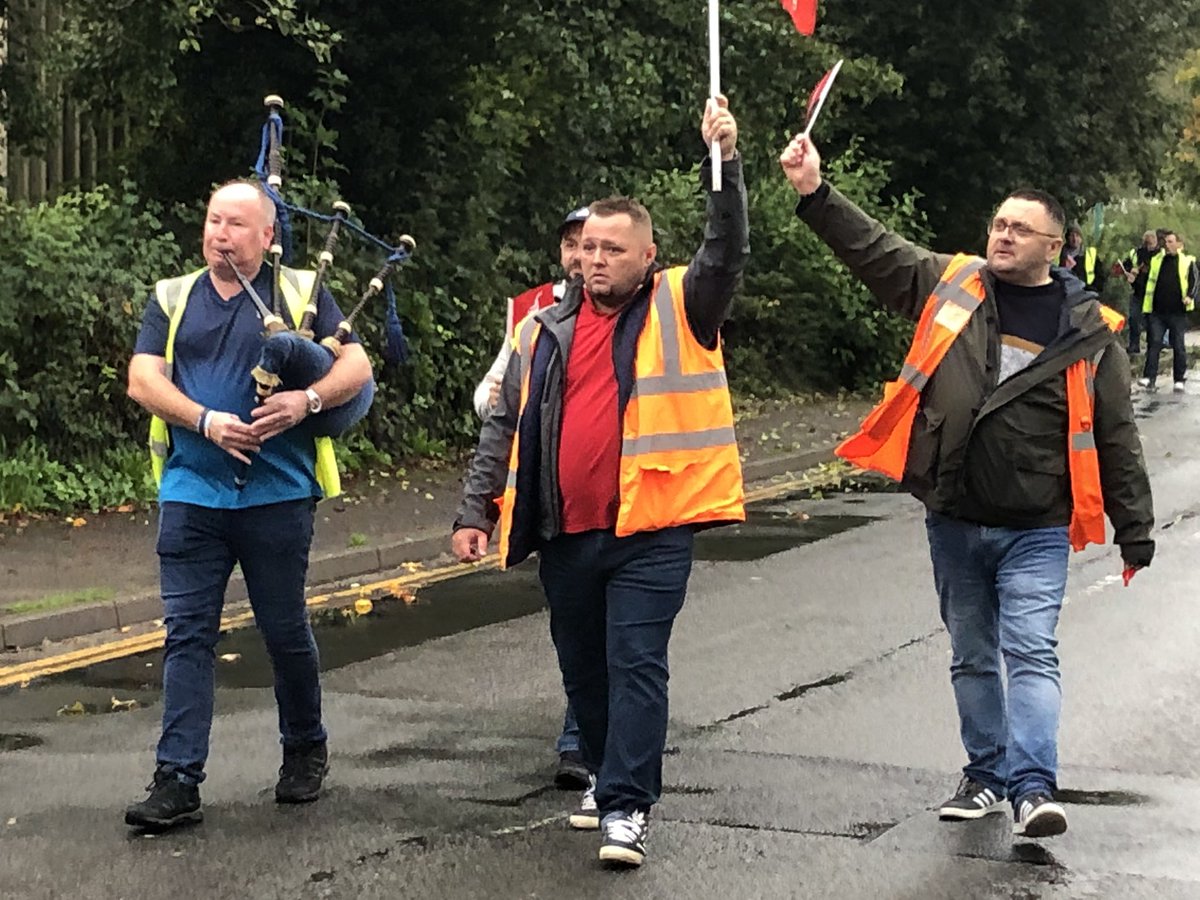 Toner1John's tweet photo. Morning at the picket line go Stagecoach Driver in Blackwood being Piped into action. The time for a Stagecoach to  respond in a positive manner. News to Stagecoach, we at Unite will continue to support our membership in their fight for a decent pay for a job well done. https://t.co/LgRLmszwCA
