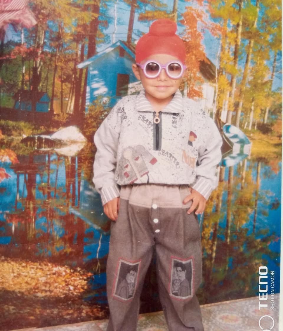 Simarkhera1's tweet photo. My childhood photo https://t.co/4ok6wIW0XO