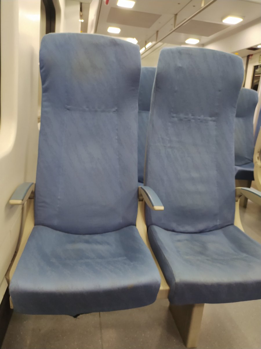 vane_dpa's tweet photo. Hoy voy a la UAB modo luxury. Se han alineado los astros o algo https://t.co/y2XsZ804pH