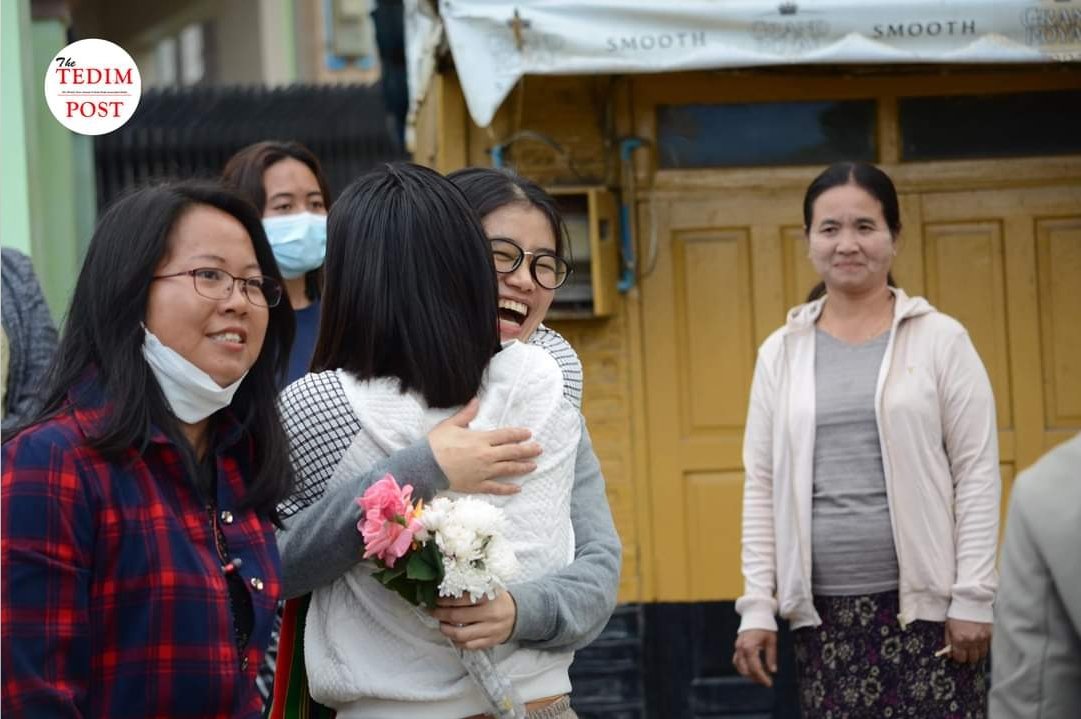 thetedimpost's tweet photo. TG. LIANPI AND SIAMA KIM RELEASED
Tedim – October 19

After being detained for 193 long days, student leader Tg. Khai Than Lian and CDM nurse Sm. Cing Don Kim have been released around 12:00PM today. A total of 14 detainees in Chin State are released today. 

#TheTedimPost https://t.co/7rWAqGBl1S