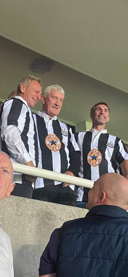 ChrisBlack10's tweet photo. Beresford and Gillespie were asked on Sunday if “the Entertainers” would beat Bruce’s #NUFC side.

Beresford replied saying “yes, 1-0”

“Only 1-0???” Lee Ryder said

“Yes” said Beresford, “most of us are in our 50s now” 😂😂😂 #NUFC #nufctakover https://t.co/oAu3mjj9Nv
