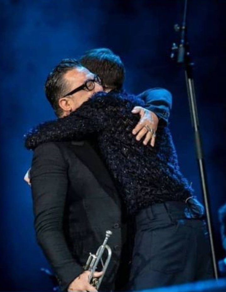 Antonel64009143's tweet photo. C’è un posto dove il cuore ti batte forte,dove il tempo si ferma ,dove rimani senza fiato per quanta emozione provi
#Amonthlater
#diodatoinArena🌕
#festadellanima❣️ https://t.co/jyOq1Y9fwc