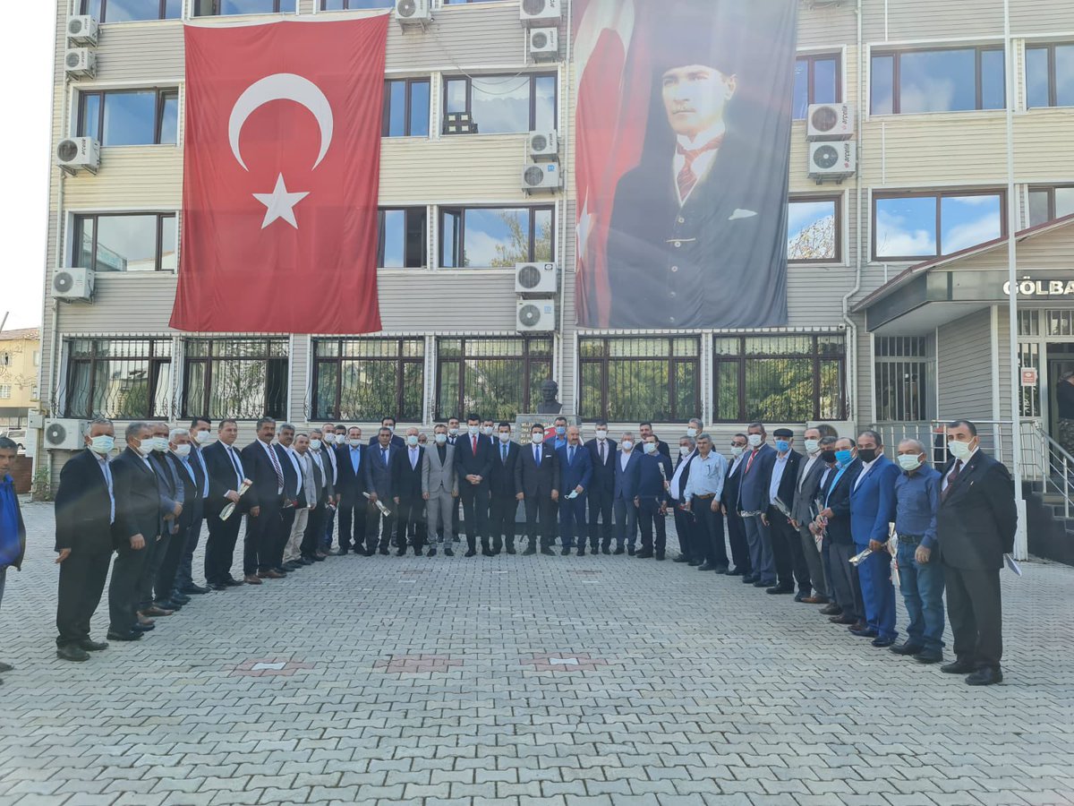 iskender_02's tweet photo. 19 Ekim Muhtarlar Günü etkinlikleri kapsamında, Kaymakamlık bahçesindeki Atatürk Anıtı'na çelenk sunma törenine katıldık. @ihsanAyranc https://t.co/lKzmE0zApv