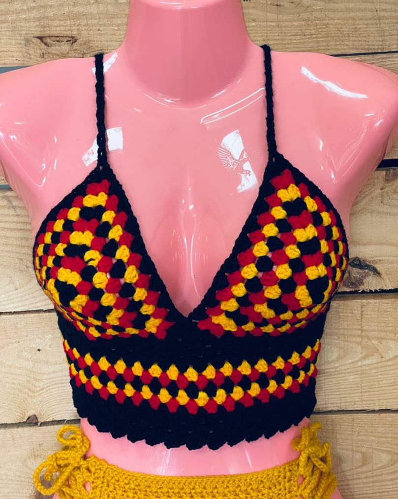 _CraftingAround's tweet photo. Handmade
🇺🇬 Bralette 🇺🇬 

Can be made in any colours you like.
30k only. 

WhatsApp 0784612417 to order. https://t.co/cPkfoO2SvD