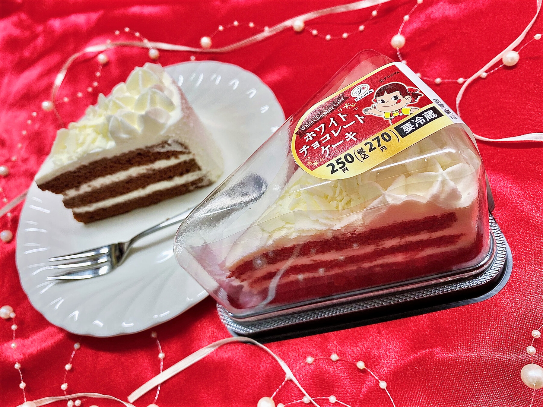 不二家 公式 セブンーイレブン限定 ホワイトチョコケーキ 新発売 北海道産の生クリームと不二家特製の練乳を使用したクリームは濃厚なコクでなめらかなくちどけ オランダ産ココアをつかったスポンジはふんわり風味良く焼き上げたよ トッピング 不二家 公式 セブンーイレブン限定 ホワイトチョコケーキ 新発売 北海道産の生クリームと不二家特製の練乳を使用したクリームは濃厚なコクでなめらかなくちどけ オランダ産ココアをつかったスポンジはふんわり風味良く焼き上げたよ トッピング
