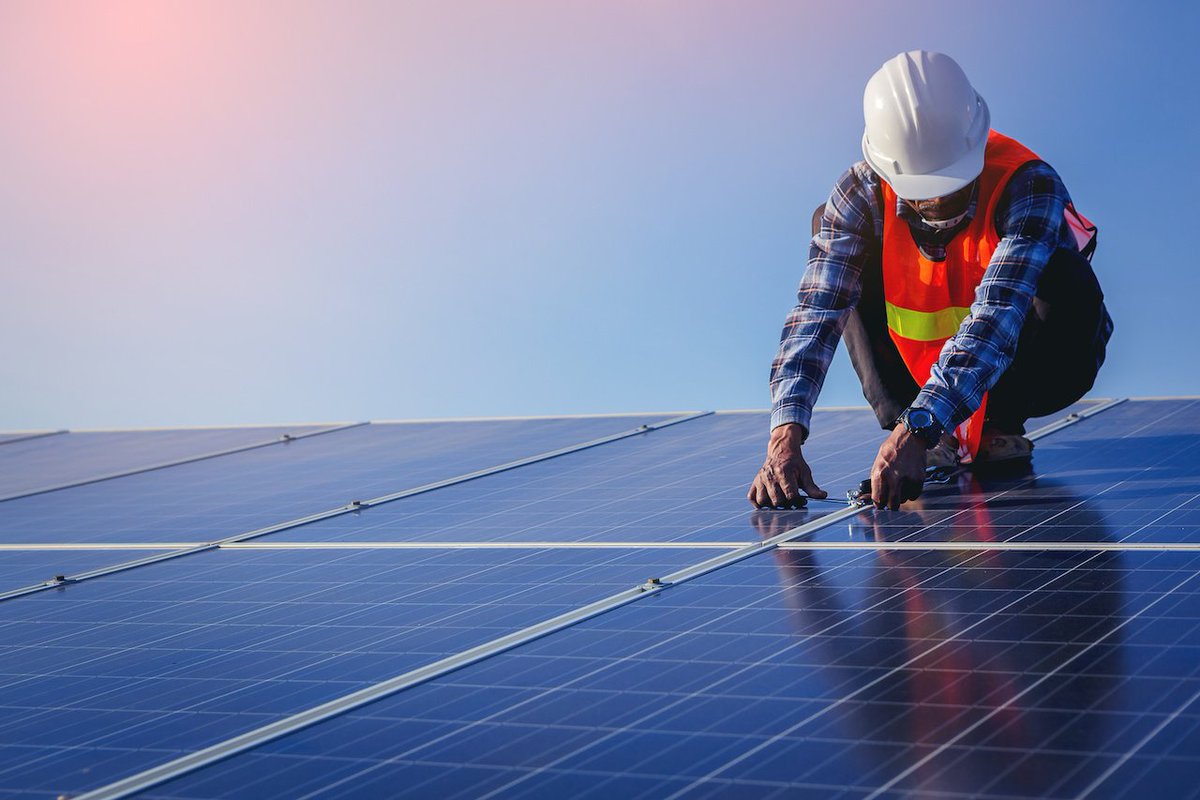 TEKOLuzern's tweet photo. Techniker:innen HF Energie und Umwelt sind dafür zuständig, Projekte im Bereich erneuerbare Energieträger und energieeffiziente Sanierungen zu leiten. Lies in unserem Blogbeitrag, wie sie Firmen dabei helfen, nachhaltiger zu arbeiten.
https://t.co/dyUzTKJqnH https://t.co/H2XdHB0VfI