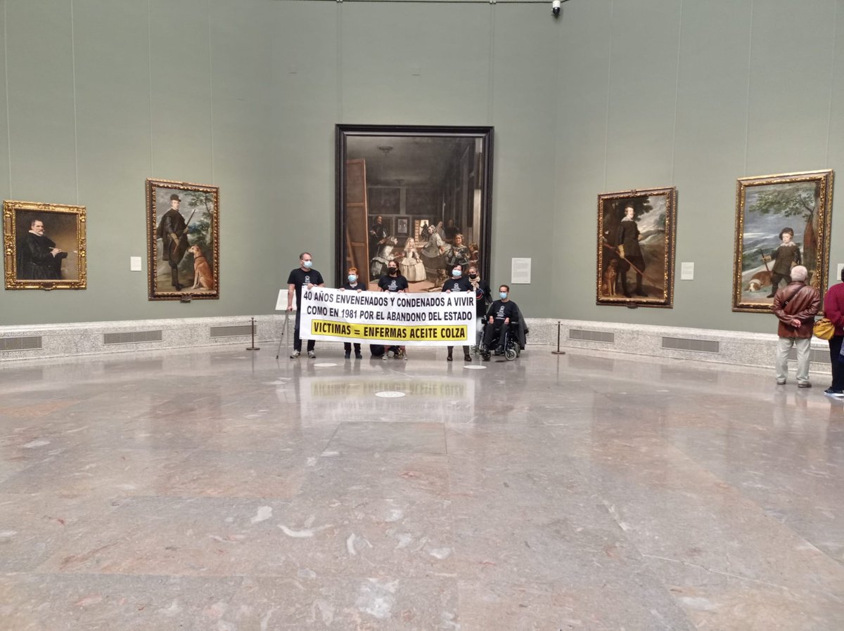 Cuánta desesperación, cuánto olvido...

Un grupo de víctimas del aceite de colza han entrado al Museo del Prado cargados con botes de pastillas. 

Se han encerrado en la sala de las Meninas

Amenazan con retransmitir "su descanso eterno" si Pedro Sánchez no atiende sus amenazas