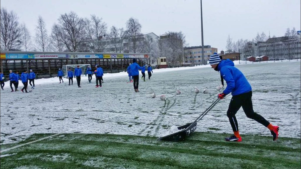 Odottavan aika on pitkä! @MiestenYkkonen huikea ratkaisuottelu #RoPS vs #FCTPS käydään lauantaina kirpsakassa pakkassäässä, kenties pienten kinosten keskellä. Arktista draamaa siis tarjolla liigakarsintapaikan lisäksi! Olemme <a href="/RuutuUrheilu/">Ruutu Urheilu</a> kanssa luonnollisesti paikalla. #Ykkönen