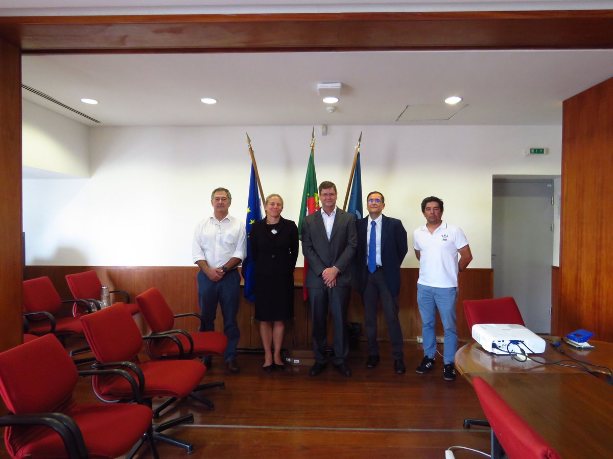 EFCA_EU's tweet photo. Bom dia from Portugal! 🇵🇹

Our Director @susan_steele_ has met with José Carlos Simão, General Director of #DGRM, to discuss ways to further increase cooperation between both organisations. https://t.co/3TIo7h8Cu3