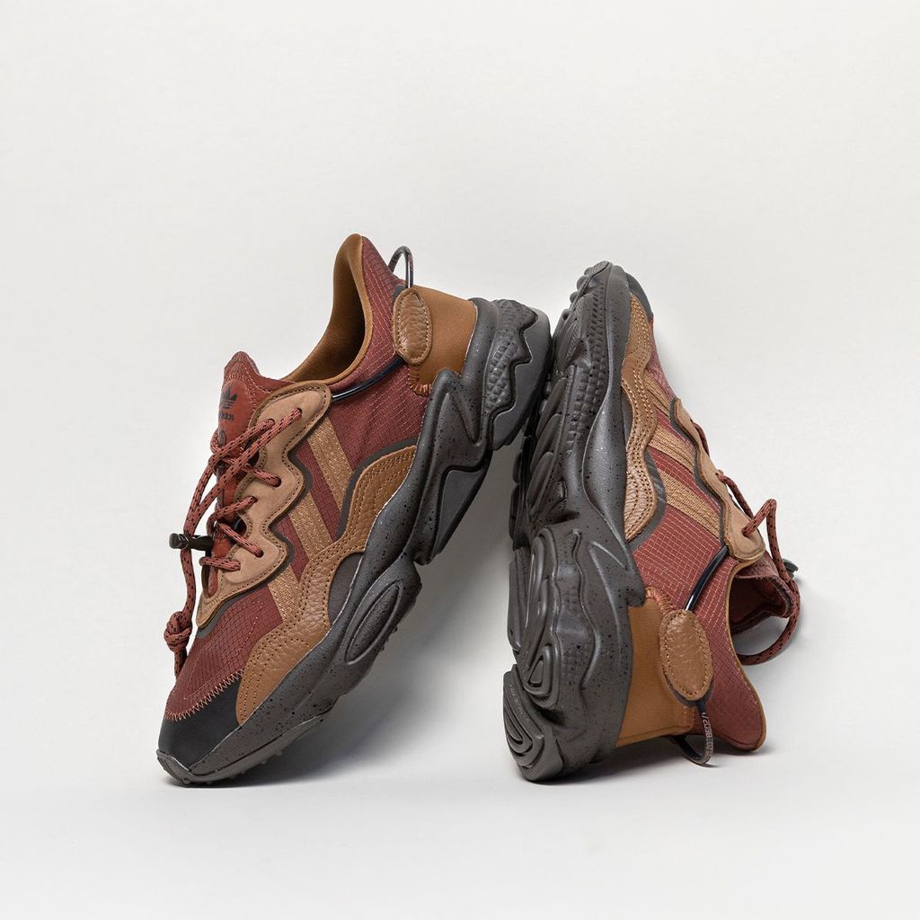 MoreSneakers.com tweet media