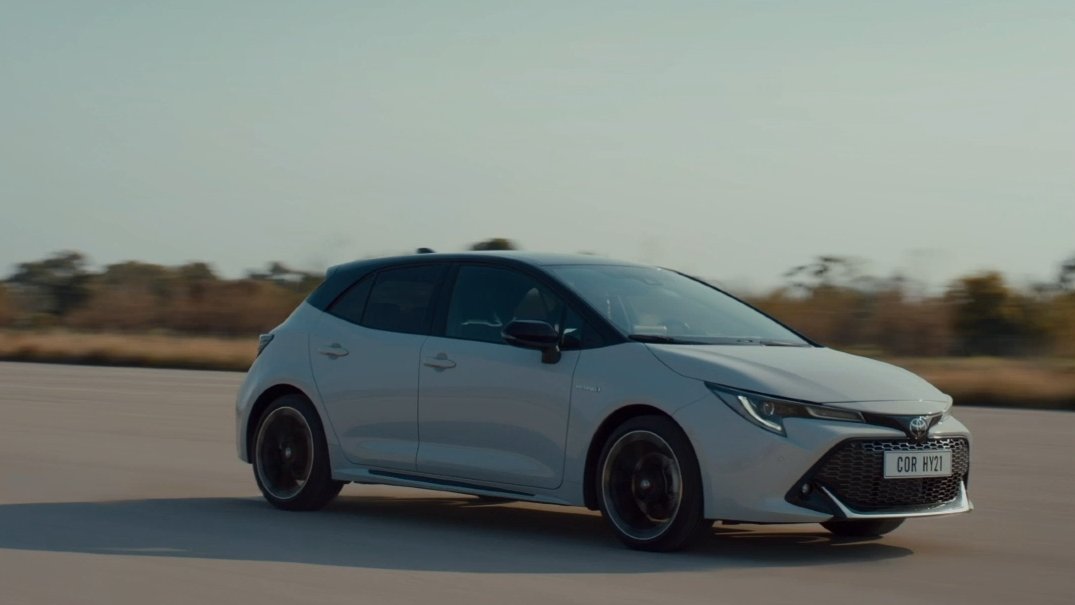 ToyotaAutoforum's tweet photo. Déjate llevar por la energía y el dinamismo del #Corolla #GRSport #ElectricHybrid. ¡Configúralo ahora haciendo click aquí! https://t.co/MbrRqfupqK https://t.co/SGMZAPqcF6