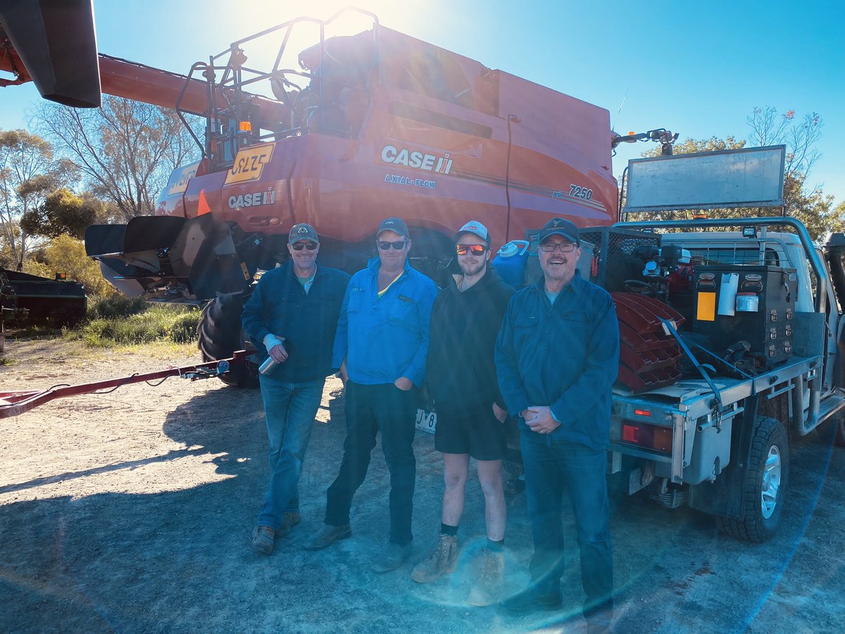 JosephDeniseA's tweet photo. Not the best pic but a great one of our team before they left for Walgett last week. Yep harvest is a GO!
#aussieag #aussiegrain #thankafarmerforyournextmeal #weloveourpeople
@McLellanShannon
@GrainGrowersLtd @VFFGrains @CaseIHAus https://t.co/kwutLrJama