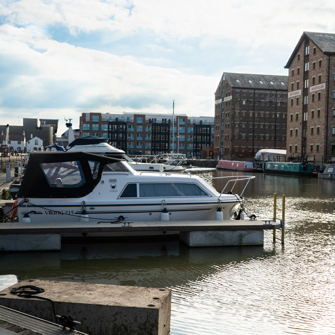 GlosFoodDock's tweet photo. We're catching up on admin today but it's so much easier when you have a view!
We thought you'd also like to see π
#fooddock #glosfooddock #thoseviews #harbourlife https://t.co/O9c22fAXJZ