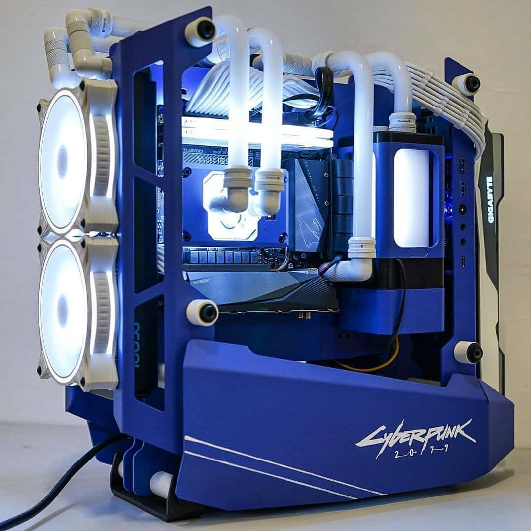 AORUS_BNLX's tweet photo. Even inspiratie lurken van deze awesome build van @puglifepc 💪
Nog niet vaak een Gaming OC grafische kaart gezien met custom spray paint 😳
.
in before: Antec Striker case 😂

#aorus #gigabyte #casemod #puglife #antec #monsterpc https://t.co/hQKUmvYiNX