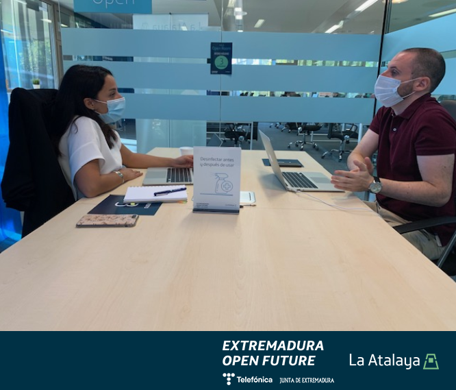 OpenFuture_Ext's tweet photo. Comenzamos el día con mentorizaciones presenciales📈 

✨@eventidis ha tenido sesión con @EleazarGarciaES, mentor en Legal de #LaAtalaya⚖️

¡Os dejamos fotos!📸 https://t.co/oUU1UD2x0D