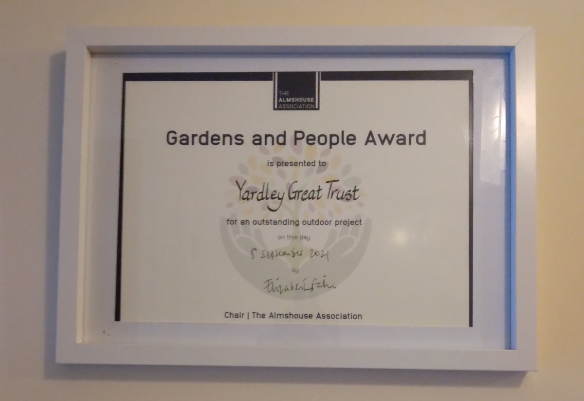 yardleygtrust's tweet photo. Super proud of everyone at Greswold Gardens for their hard work creating and maintaining their wonderful garden space, which has resulted in an award from the @AlmshouseAssoc 👏👏👏 https://t.co/Kr4kqK8lC0