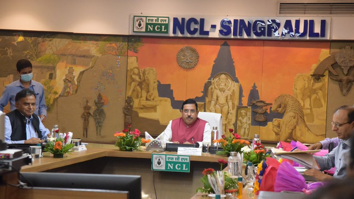CoalIndiaHQ's tweet photo. Shri. Pralhad Joshi, Hon’ble Minister of #Coal, Mines &amp; Parliamentary Affairs chaired a review meeting of Northern Coalfields Ltd. at its Hq in Singrauli.  Shri. Binay Dayal, D-T, CIL, Shri.P.K. Sinha, CMD, NCL &amp; senior management of NCL attended the meeting.
#atmanirbharbharat https://t.co/K1sWbnDnfx