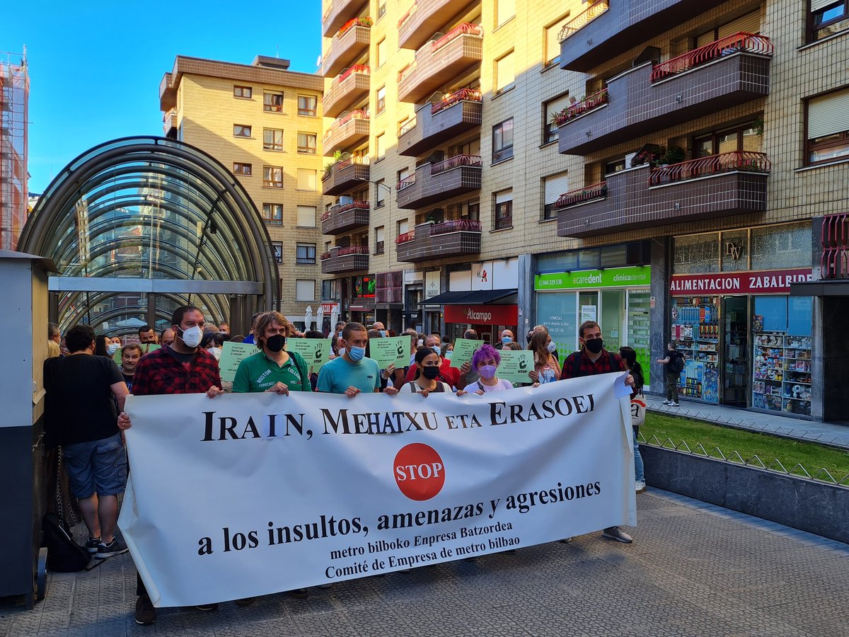 LABmetrobilbao's tweet photo. Enpresa Batzordearen elkarretaratzea azken erasoak salatzeko.

Concentración de denuncia del Comité de Empresa ante las últimos agresiones.

#STOPirainak
#STOPerasoak https://t.co/807Yb6Peht
