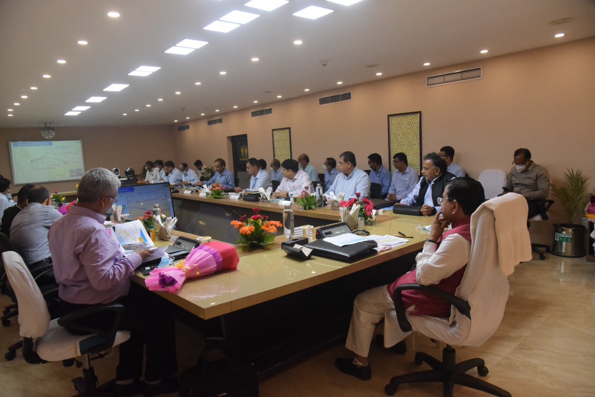 CoalIndiaHQ's tweet photo. Shri. Pralhad Joshi, Hon’ble Minister of #Coal, Mines &amp; Parliamentary Affairs chaired a review meeting of Northern Coalfields Ltd. at its Hq in Singrauli.  Shri. Binay Dayal, D-T, CIL, Shri.P.K. Sinha, CMD, NCL &amp; senior management of NCL attended the meeting.
#atmanirbharbharat https://t.co/K1sWbnDnfx