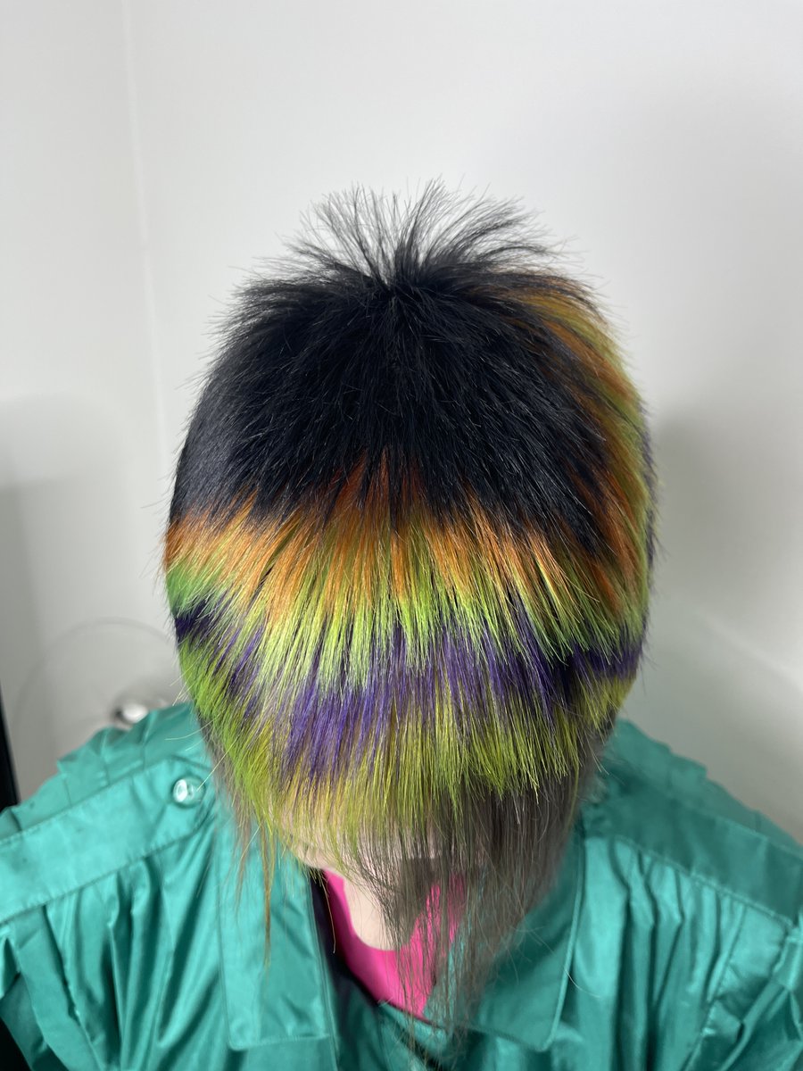 JulieVerhoeven's tweet photo. New do . #rudegirl #takesatrip  Thanks to @johnvialhair &amp; #tracykarenhayes  xxx https://t.co/tGWdBUtviy