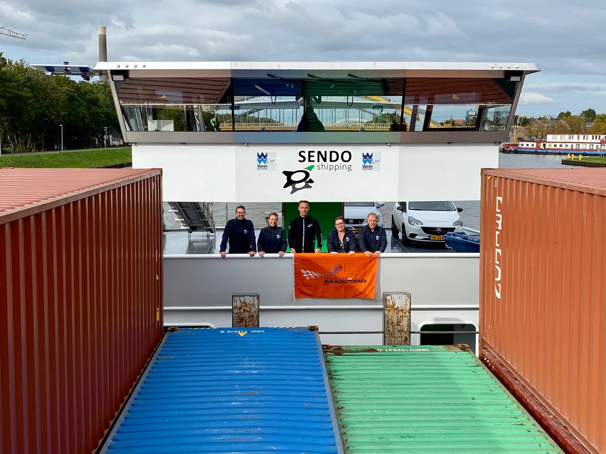 varendoejesamen's tweet photo. ‘VDJS! on tour langs de VDJS knooppunten. Op het ARK en de Oranjesluizen bij Schellingwoude, #VDJS knooppunt 1.8
#scheepvaart @Rijkswaterstaat @BLN_tweets #SendoShipping #emissieloos varen https://t.co/VtesuPCVPL