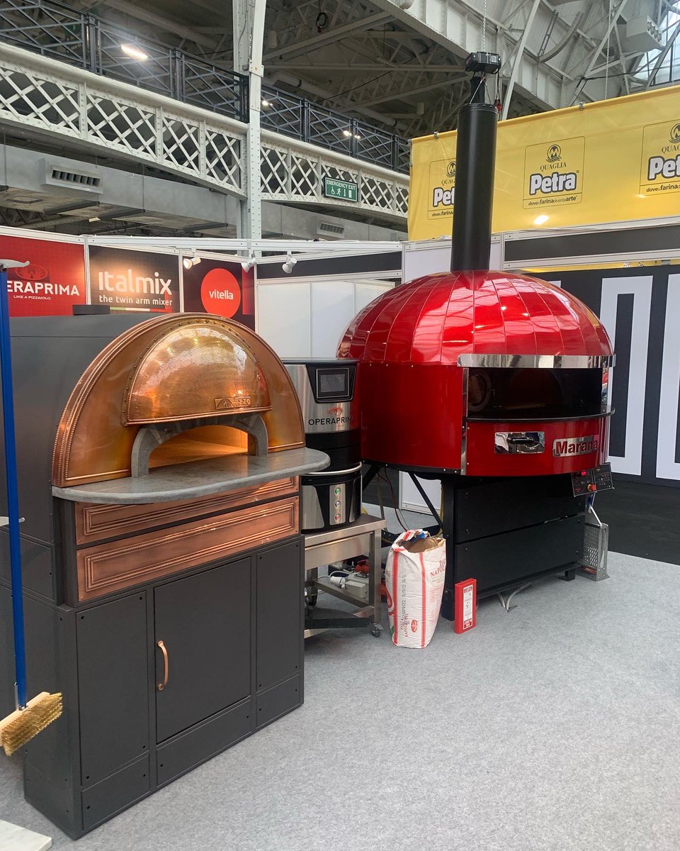 ManiarNazim's tweet image. Day Two of The European Pizza Pasta Show Olympia London. Visit Sweetheat on stand D60 sweetheat.co.uk #pizzapastashow @pizzapastashow #pizza #pizzeria #pizzaequipment #sweetheatheateddeliverybags #restaurant #takeaway #fastfood #italianrestaurant #chef #hospitality