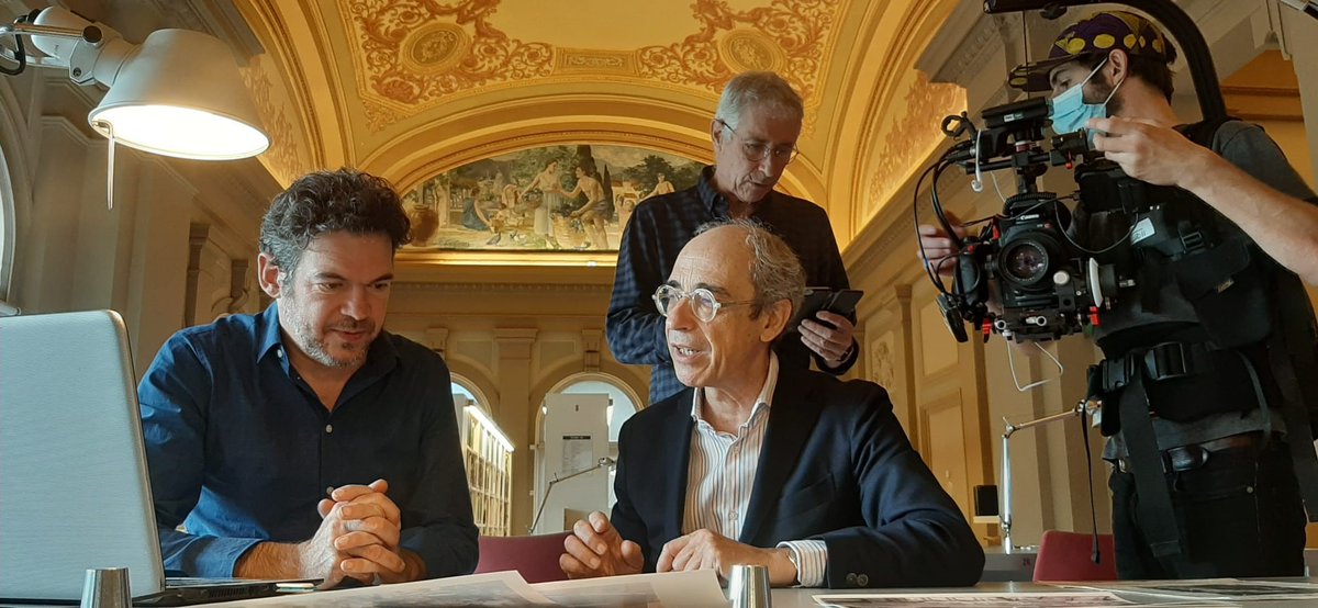 MuseuNac_Cat's tweet photo. L’equip del Canal @ARTEfr que prepara un documental sobre Gaudí, ha vingut a la #BibliotecaMNAC a entrevistar a Juan José Lahuerta, comissari de la gran exposició que prepara el Museu #gedeonprogrammes https://t.co/LHOWb1LCDM