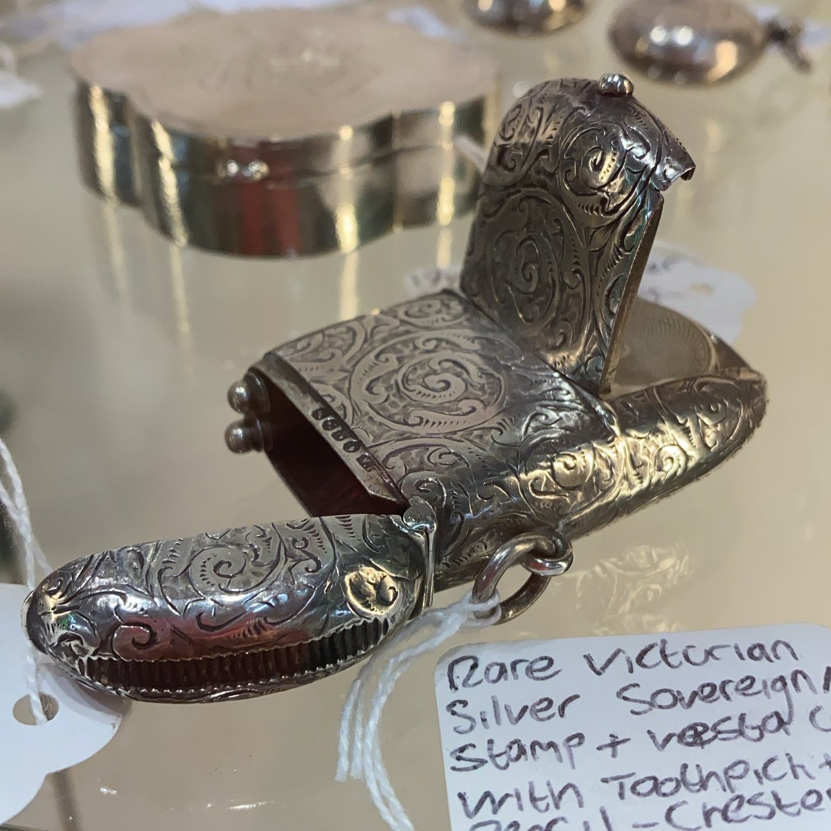 astraantiques's tweet photo. Rare Victorian silver sovereign,stamp and vesta case complete with toothpick snd pencil 1889. #vestacase #silvervestacase #soveriencase #1889 #victoriansilver #astraantiquescentre #hemswell #lincolnshire #antiquesilver https://t.co/cuegcSwUc7