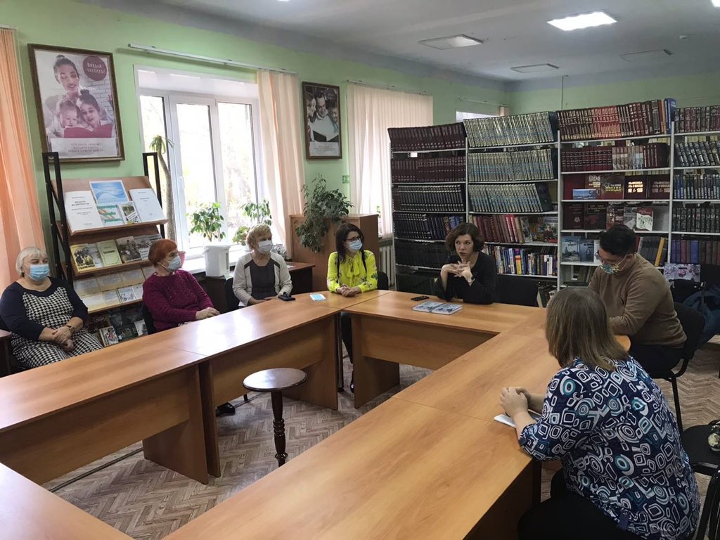В рамках визита в Ульяновскую область Анна Матвеева встретилась с читателями в Центральной городской библиотеке имени Д.Н. Садовникова.

#Год_книги #Книгомания2021 #культура73 #reg73 #ульяновск