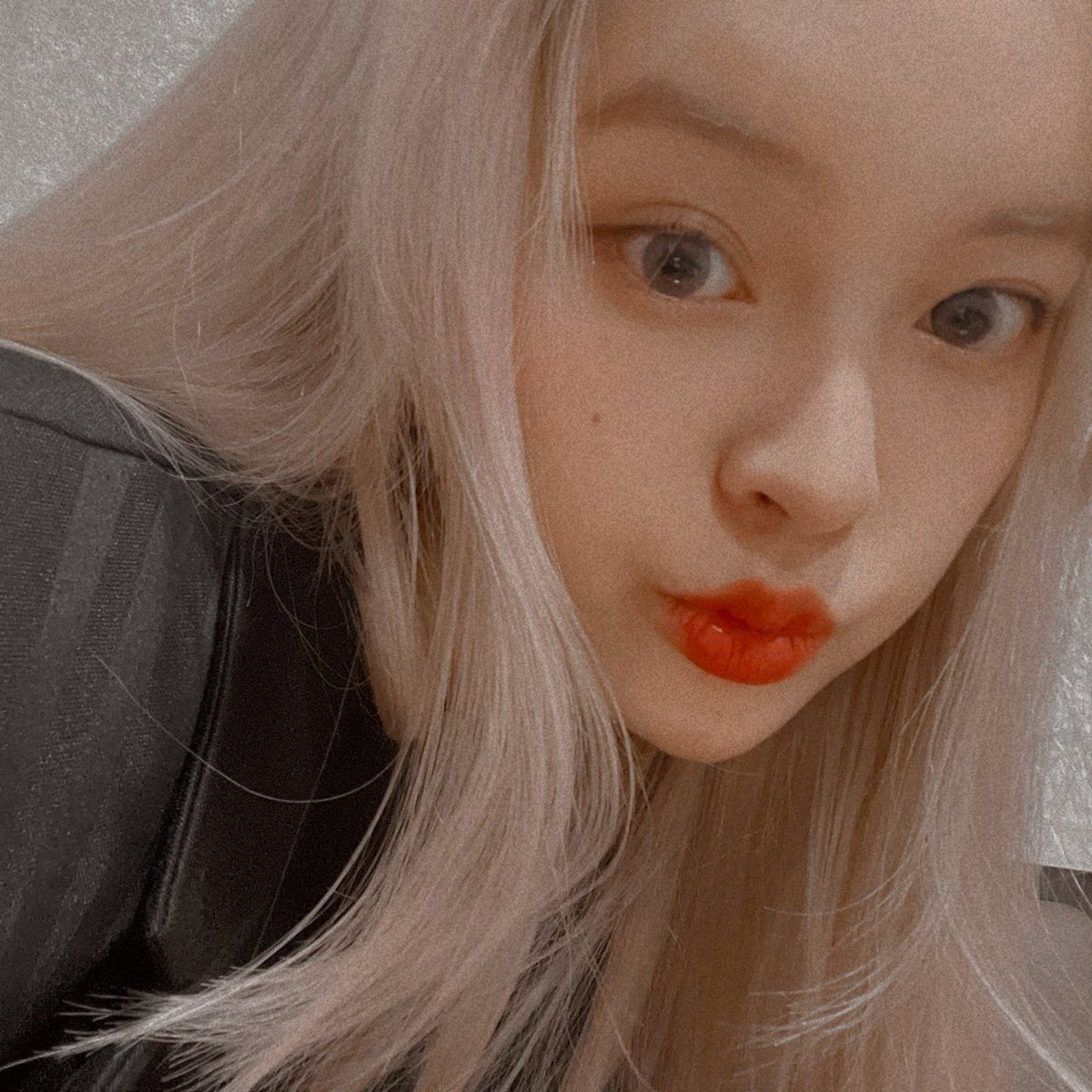 LUNARSOLAR_'s tweet photo. [#유우리]

가을이 어디갔어……… 넘 춥 잖아요…..🥲 나의 가을 돌려줘 ……🍁🍂🌅ㅠㅠㅠㅠㅠ 

#루나솔라 #LUNARSOLAR #YUURI https://t.co/fU0soLk8S2