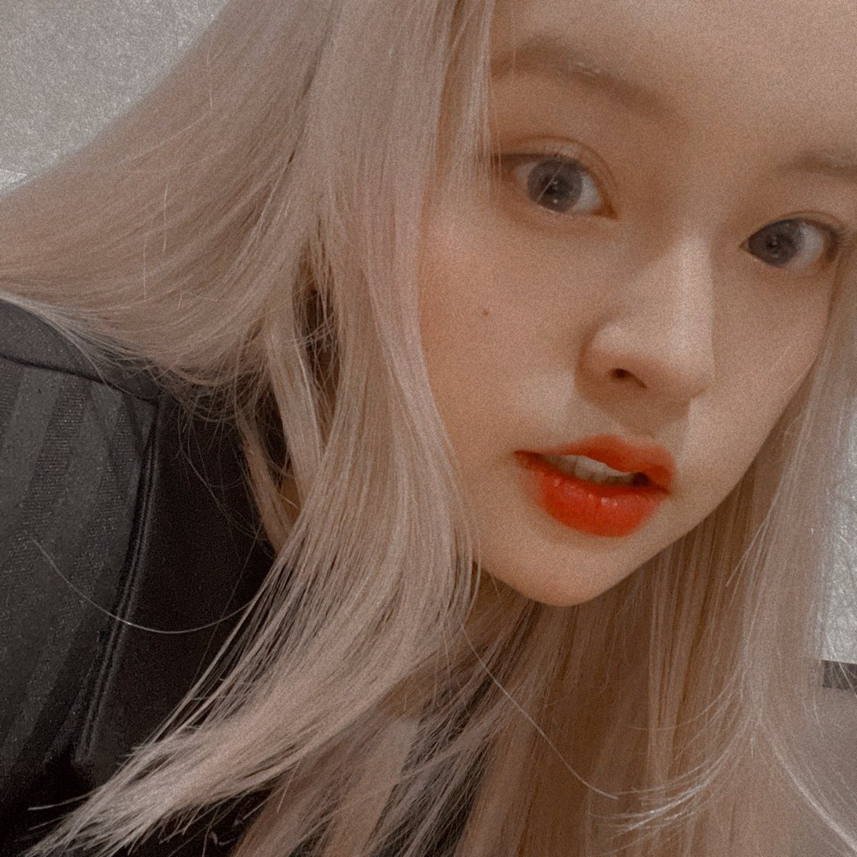 LUNARSOLAR_'s tweet photo. [#유우리]

가을이 어디갔어……… 넘 춥 잖아요…..🥲 나의 가을 돌려줘 ……🍁🍂🌅ㅠㅠㅠㅠㅠ 

#루나솔라 #LUNARSOLAR #YUURI https://t.co/fU0soLk8S2